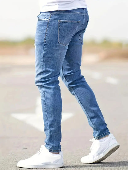 Thomas Hillas | Zerrissene jeans für den frühling