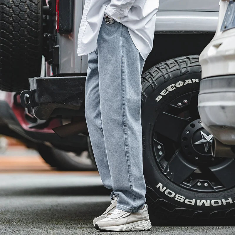Thomas Hillas | Retro Klassischer Denim-Look mit modernem Komfort