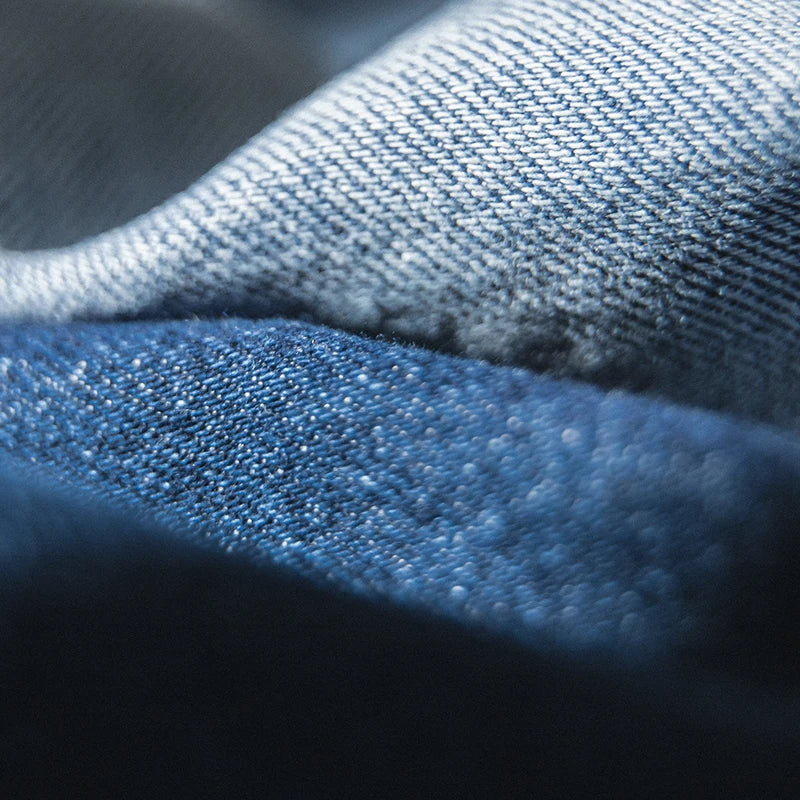 Thomas Hillas | Retro Klassischer Denim-Look mit modernem Komfort